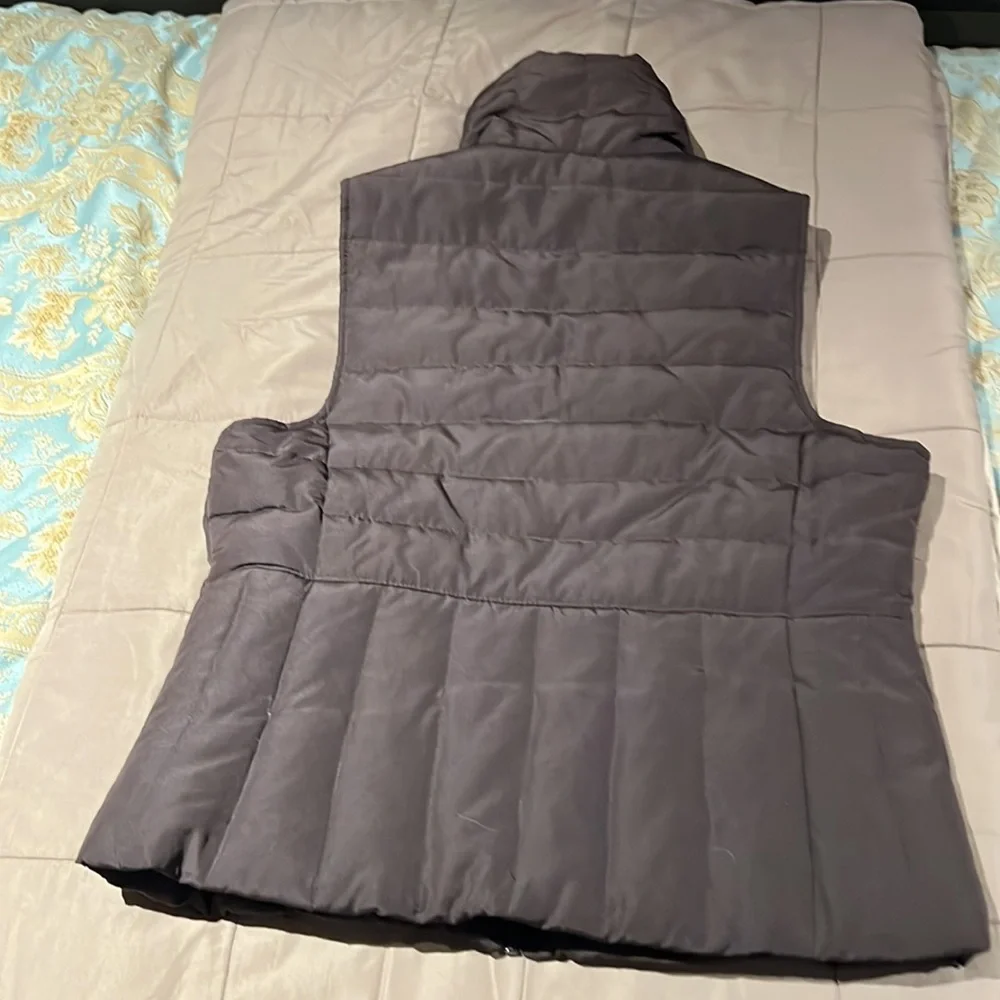 Woman’s medium vest - Picture 2 of 2